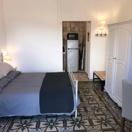 Petite Maison Ta *